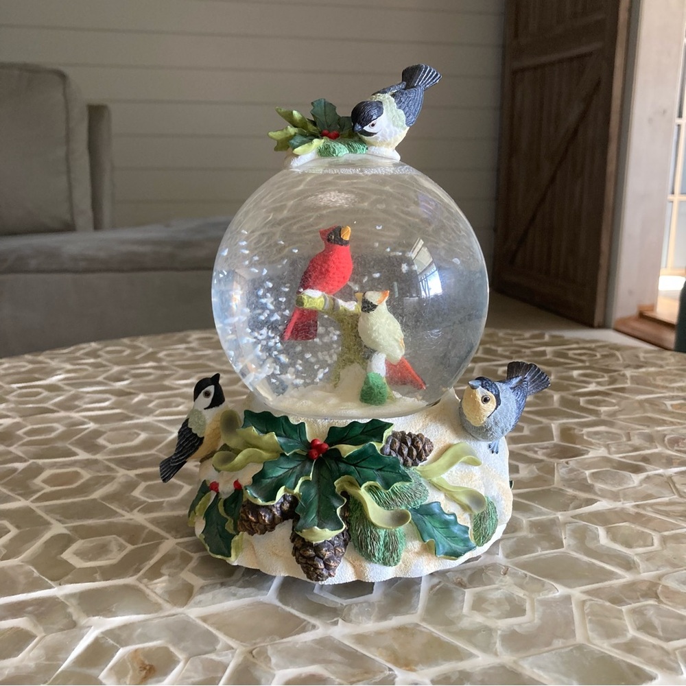 SOLD! Lenox ‘Winter Greetings’ Music Box Snow Globe - Picture 2 of 8